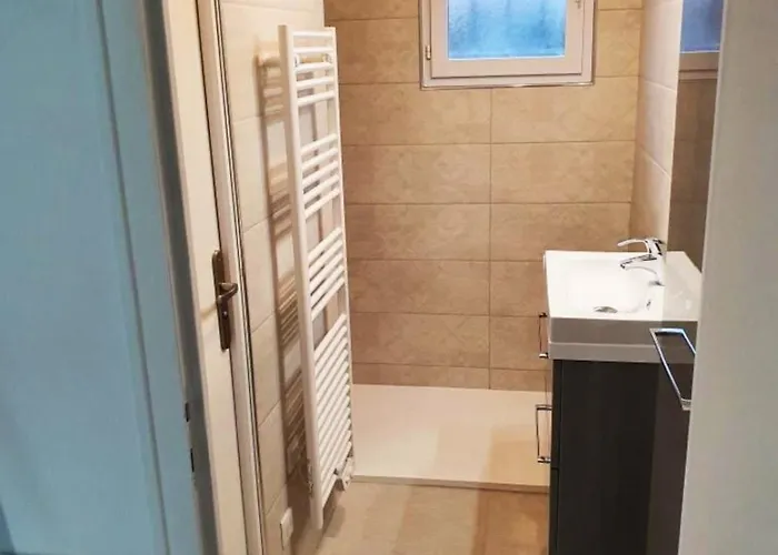 Cosy 74 M 800m From The *